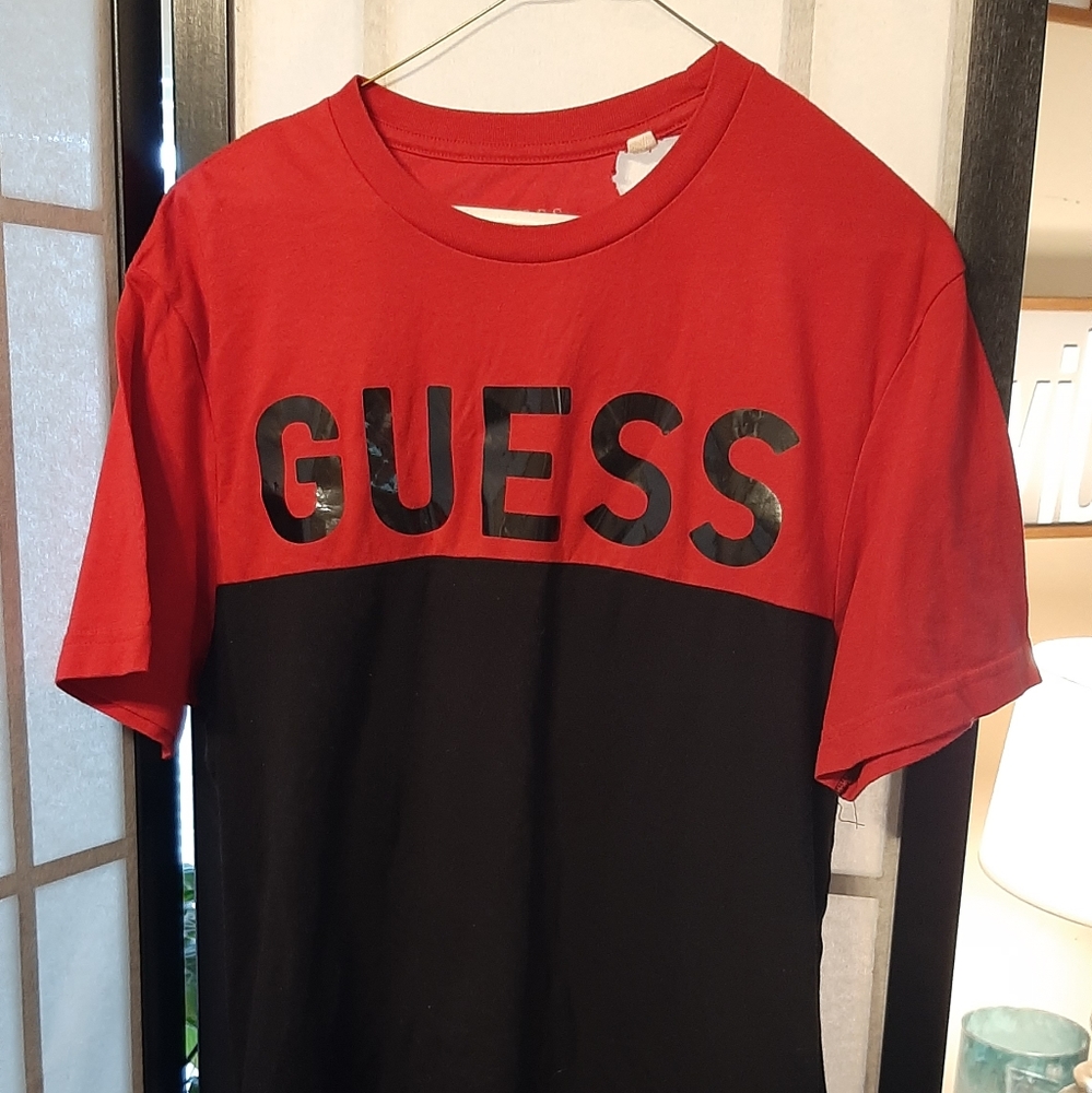 Guess tshirt